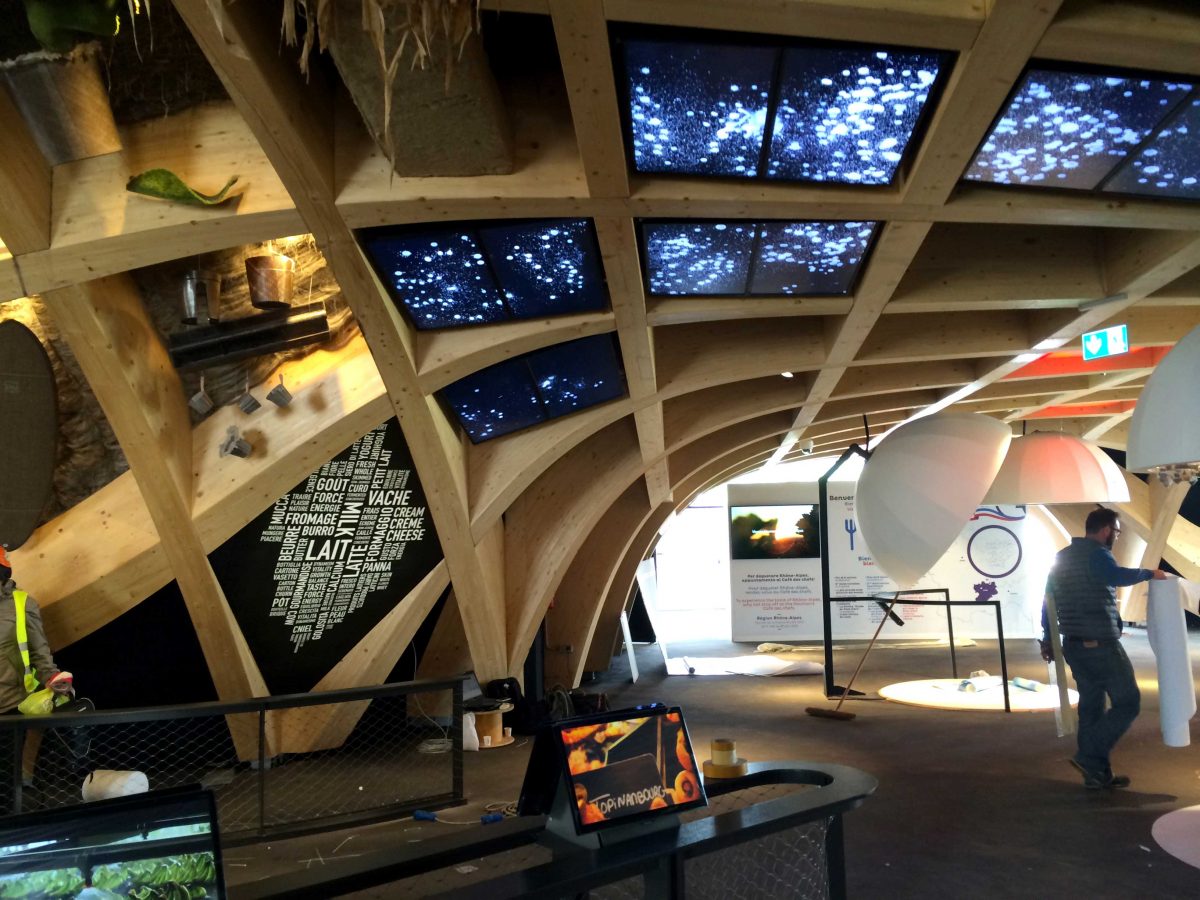 L’arche de lait, une installation audiovisuelle
