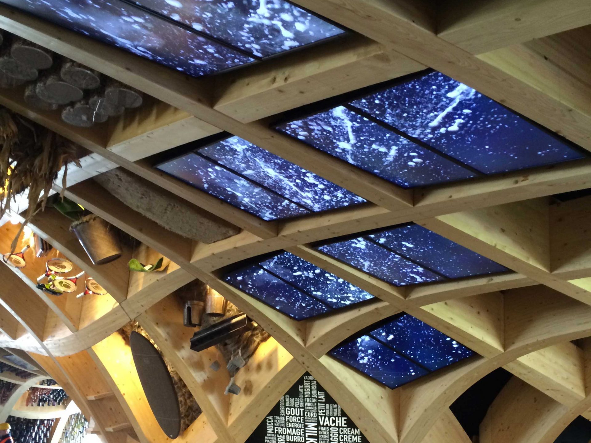L’arche de lait, une installation audiovisuelle