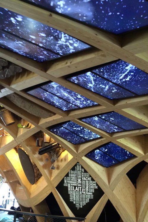 L’arche de lait, une installation audiovisuelle